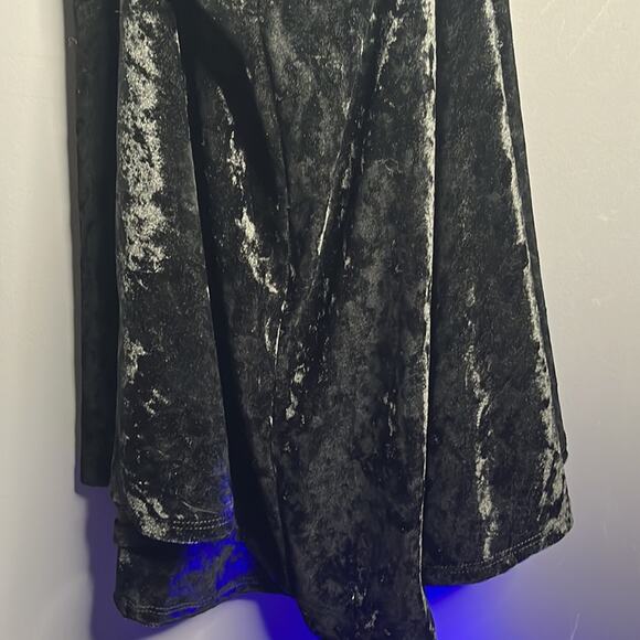 Lulu’s Black Velvet Strappy Fit and Flare Dress Size Medium - Picture 7 of 9